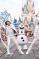 disney-parks-christmas