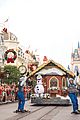 disney-parks-christmas