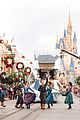 disney-parks-christmas