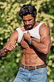 guy-shirtless