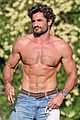guy-shirtless
