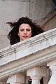 jack-antonoff-maragret-qualley-walking-dog-venice-italy