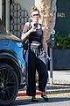 miley-cyrus-la-piercing-shop-fans