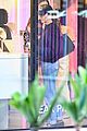 miley-cyrus-la-piercing-shop-fans