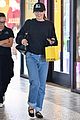 miley-cyrus-la-piercing-shop-fans