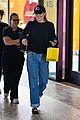 miley-cyrus-la-piercing-shop-fans