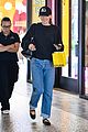miley-cyrus-la-piercing-shop-fans