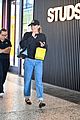 miley-cyrus-la-piercing-shop-fans