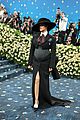 rihanna-closes-met
