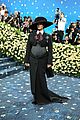 rihanna-closes-met