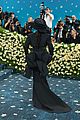 rihanna-closes-met