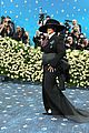 rihanna-closes-met