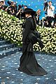rihanna-closes-met