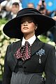 rihanna-closes-met