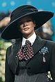 rihanna-closes-met