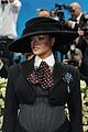 rihanna-closes-met