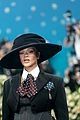 rihanna-closes-met