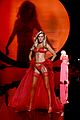 bella-closes-vs